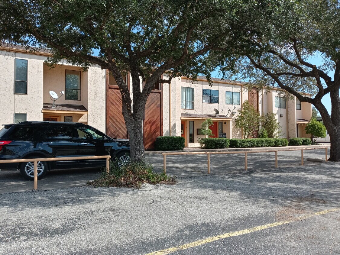 422 W Twohig Ave Unit E, San Angelo, TX 76903 Apartments in San