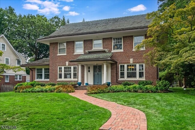 Foto del edificio - 43 Ardsley Rd