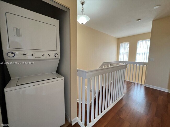 Foto del edificio - 3 br, 3 bath Townhome - 9249 SW 227th St