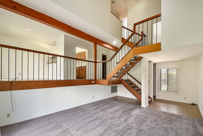 Dawn - Living Room - Harbor Pointe Apartments