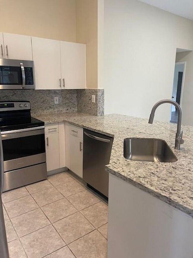 Foto del edificio - 824 Savannah Falls Dr