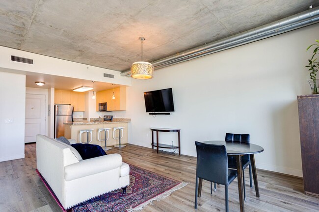 Building Photo - Modern 16th-Floor Loft with Panoramic View...
