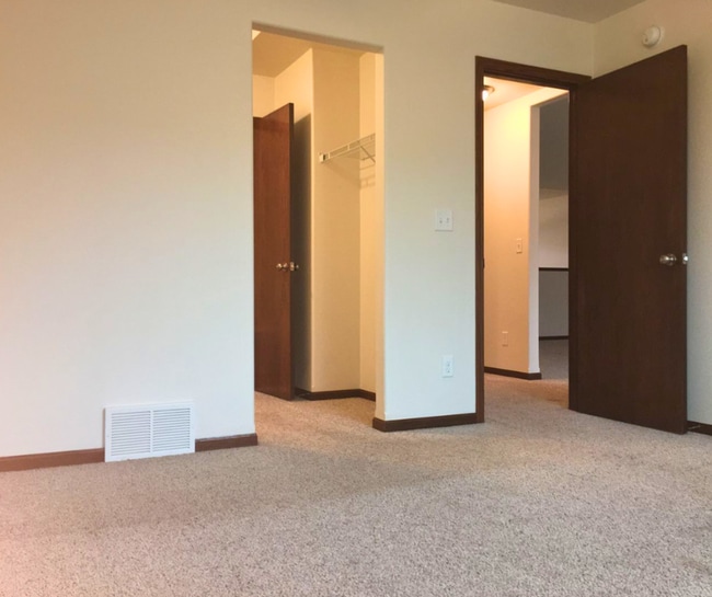 Building Photo - 3 Bed 2 Bath Twin Home