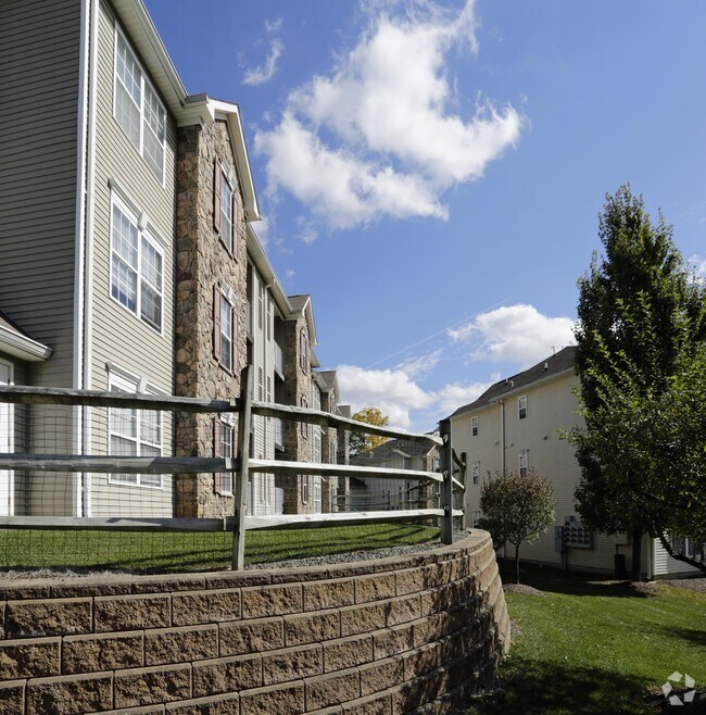 Camelot at Woodfield Apartments Hackettstown, NJ