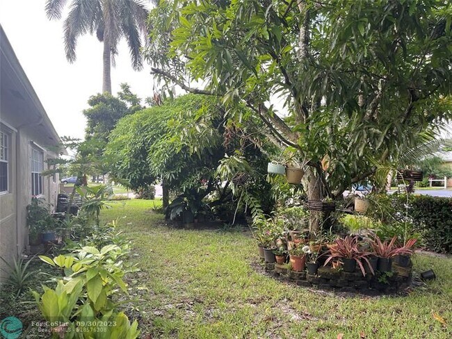 Building Photo - 4998 SW 8th Ct