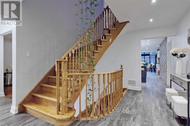 Building Photo - 43 Topham Crescent