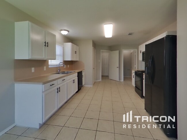 Building Photo - 9303 Deep Valley Dr