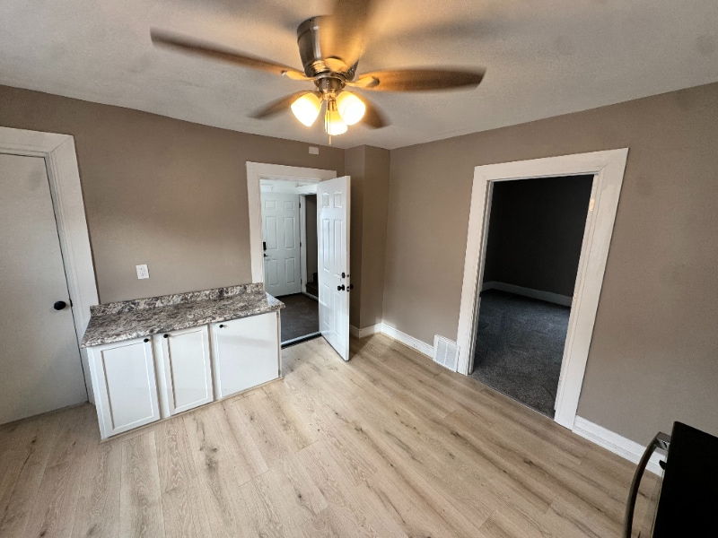 3876 W 18th St Cleveland, OH 44109 – photo 4