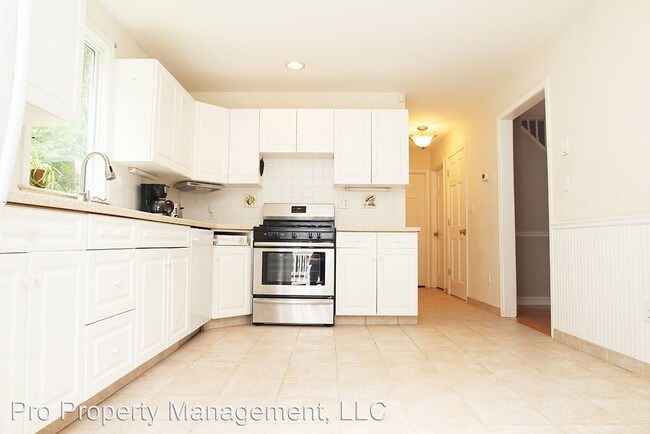 Building Photo - 4 br, 2 bath House - 17 Seth Den Road