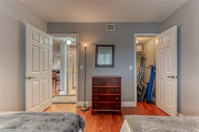 Foto del edificio - 840 Pine Dr