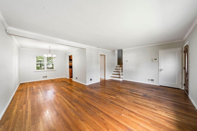 Building Photo - Spacious five bedroom home