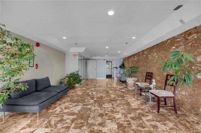 Foto del edificio - 5143 Bakman Ave