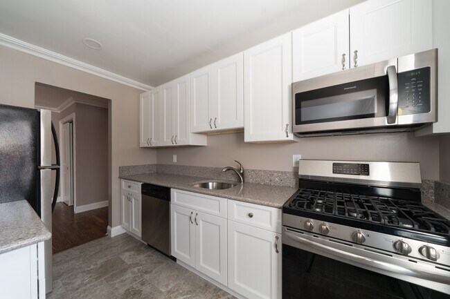 Foto del interior - Hickory Manor: In-Unit Washer & Dryer, Hea...