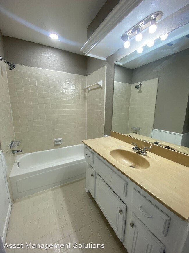 Foto del edificio - 3 br, 2 bath House - 8512 SW 36th St.