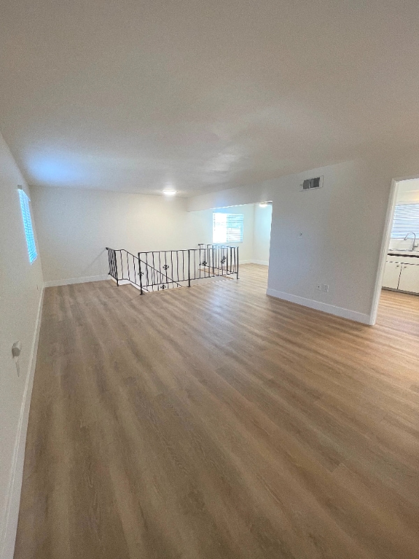 Building Photo - 563 S Fashion Park St