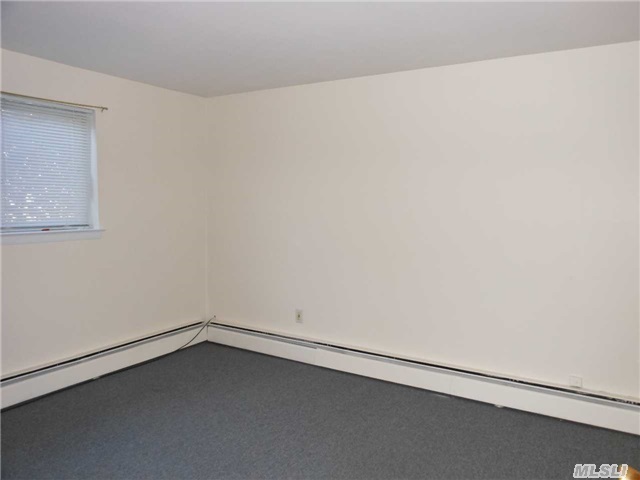 Building Photo - 403 E Hoffman Ave