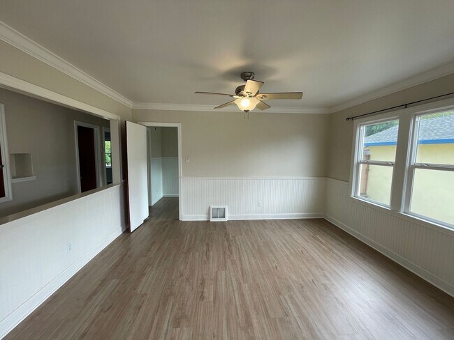 Foto del edificio - A gorgeous 3 bedroom and 1 bathroom home in Pacifica!
