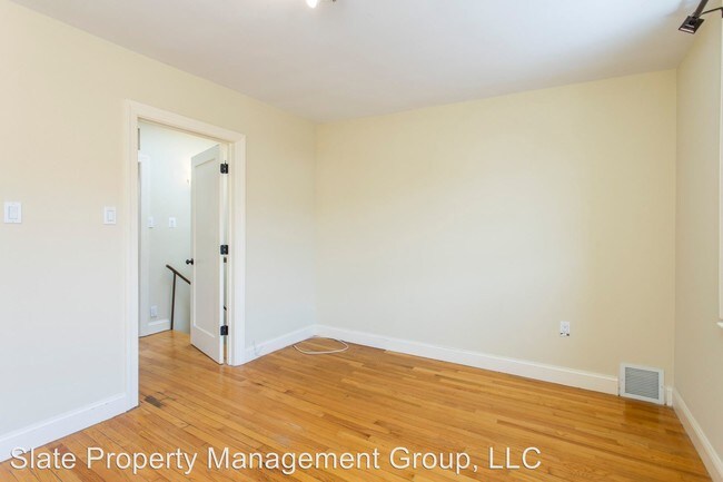Building Photo - 3 br, 1 bath House - 743 S Darien Street