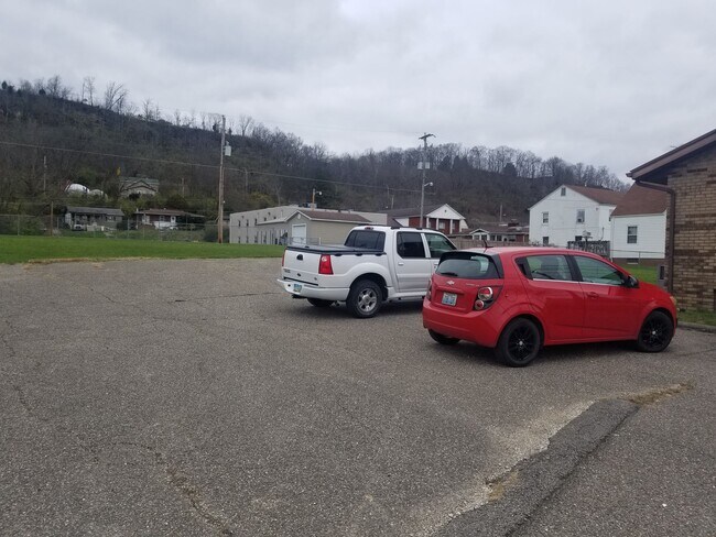 Large parking area - 11197 County Road 1