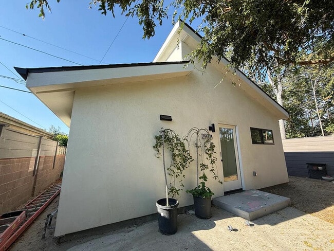 Foto del edificio - 2971 Finch St