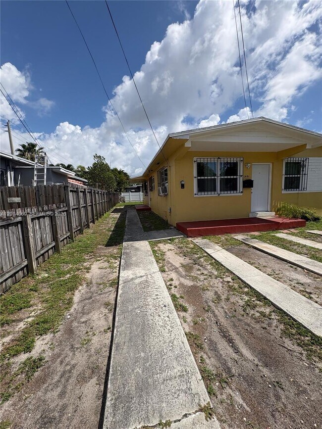 Foto del edificio - 1491 NW 56th St