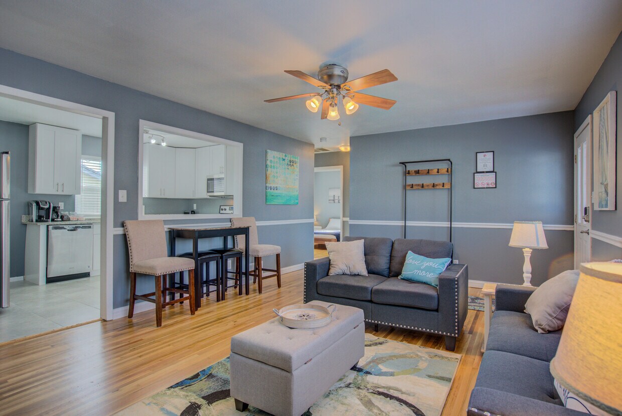 Foto principal - 1701 Acacia Dr
