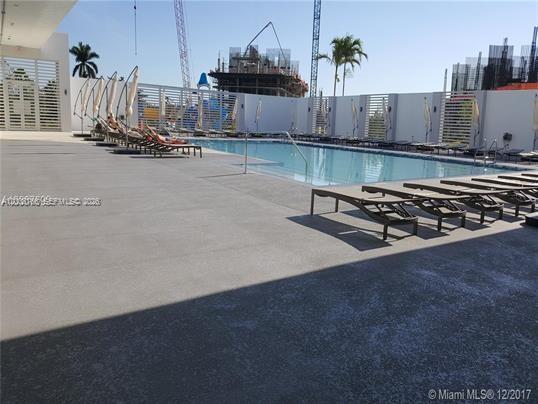 Foto del edificio - 14951 Royal Oaks Ln
