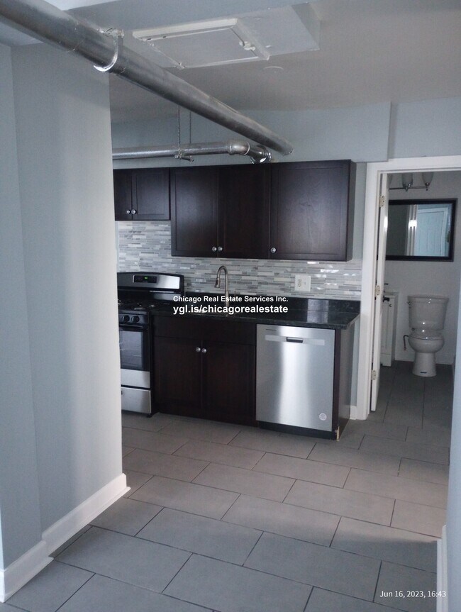 Foto del edificio - 5670 N Ridge Ave