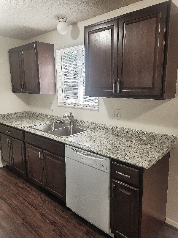 Building Photo - 228 Glenda Dr