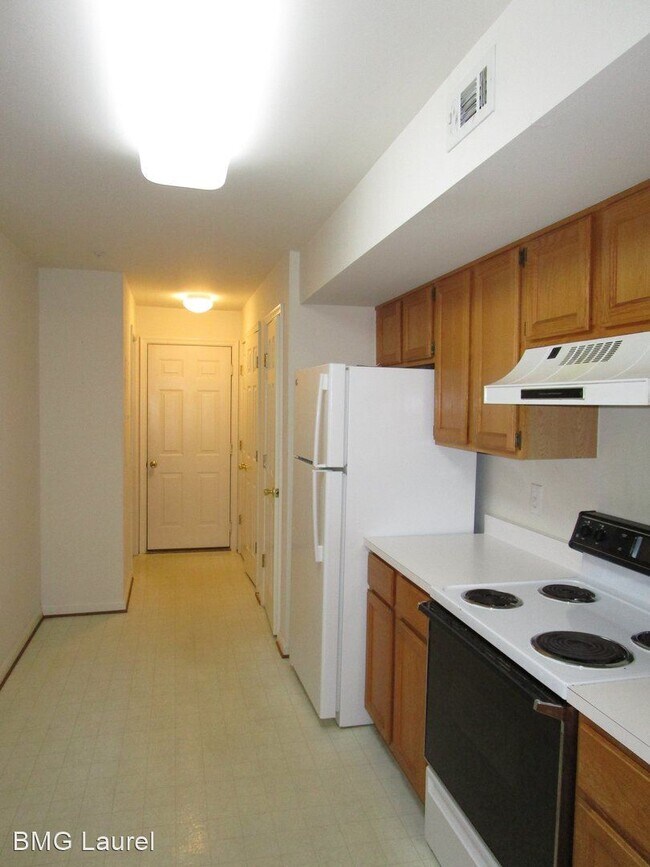 Building Photo - 2 br, 2.5 bath House - 997 Hillside Lake T...
