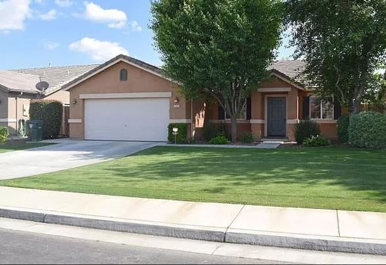 Primary Photo - Gorgeous Home in Southwest Bakersfield