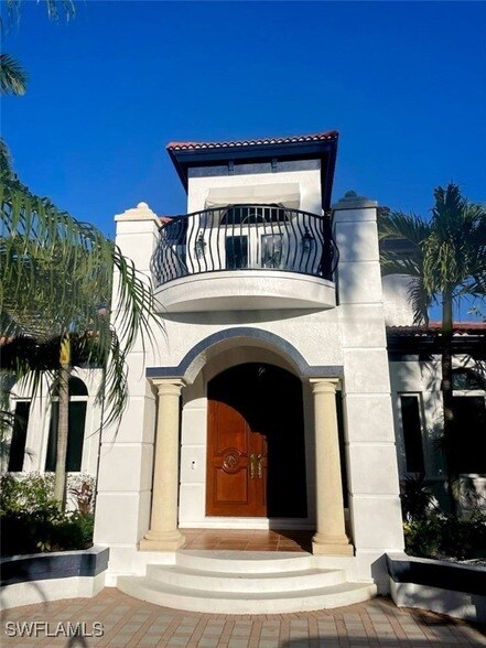 Building Photo - 601 W Lake Dr