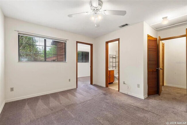 Building Photo - 960 SW 55th Terrace