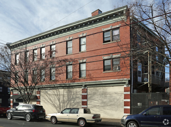 Foto del edificio - 199 Irving Ave