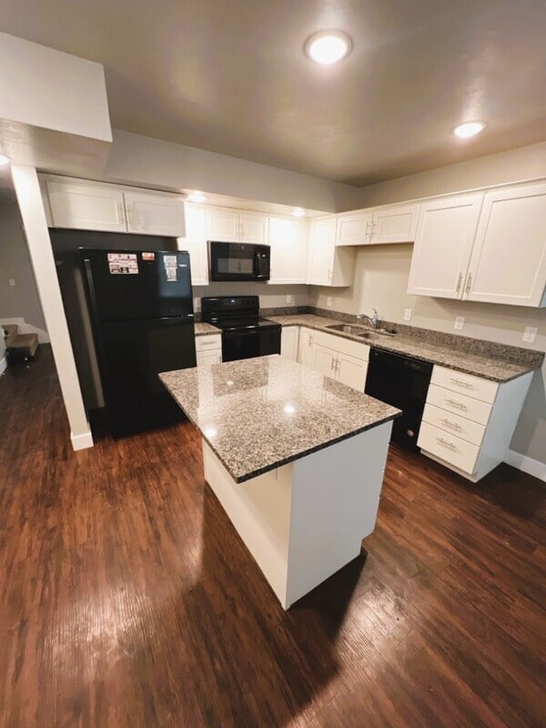 Building Photo - 387 480 W