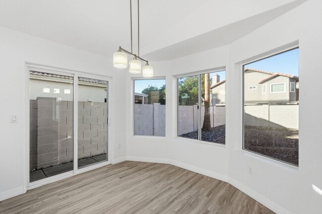 Building Photo - Ready to Move in! Three bedrooms