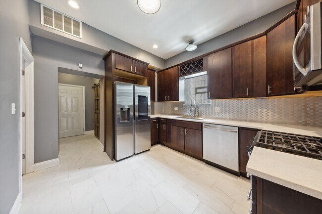 Building Photo - 6549 S Saint Lawrence Ave