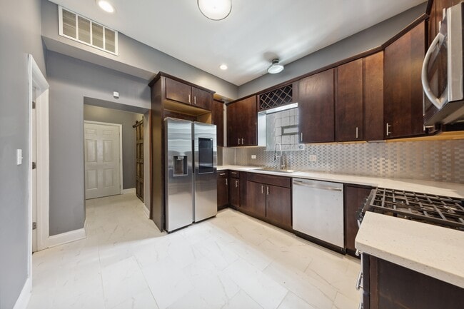 Foto del edificio - 6549 S Saint Lawrence Ave