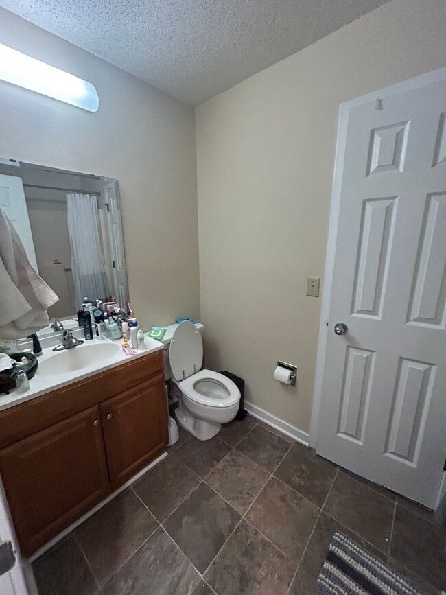 Building Photo - Chapel Hill/Mill Creek Condo