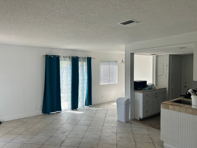 Foto del edificio - 3326 New South Province Blvd