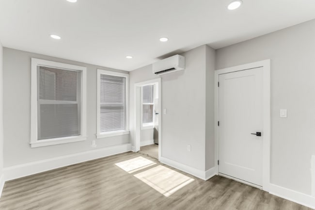 Photo - 1516 Green St Apartment