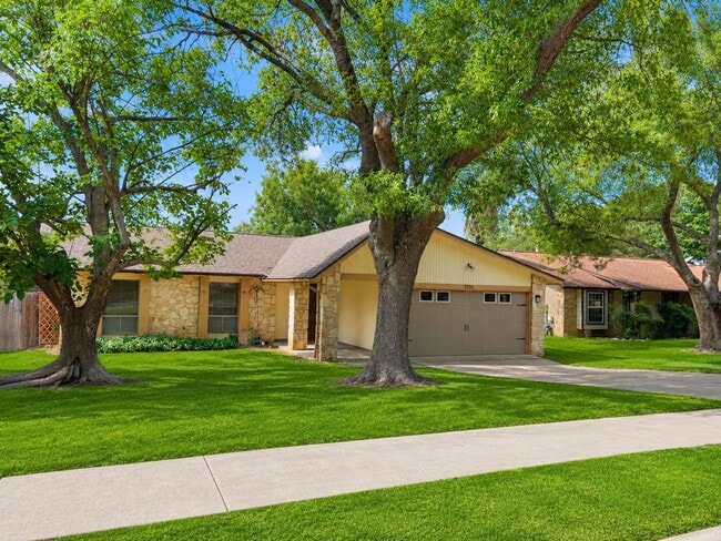 Building Photo - Charming 3/2 in NEISD with Stone Fireplace, Mature Trees & Spacious Backyard!  Conveniently locat...