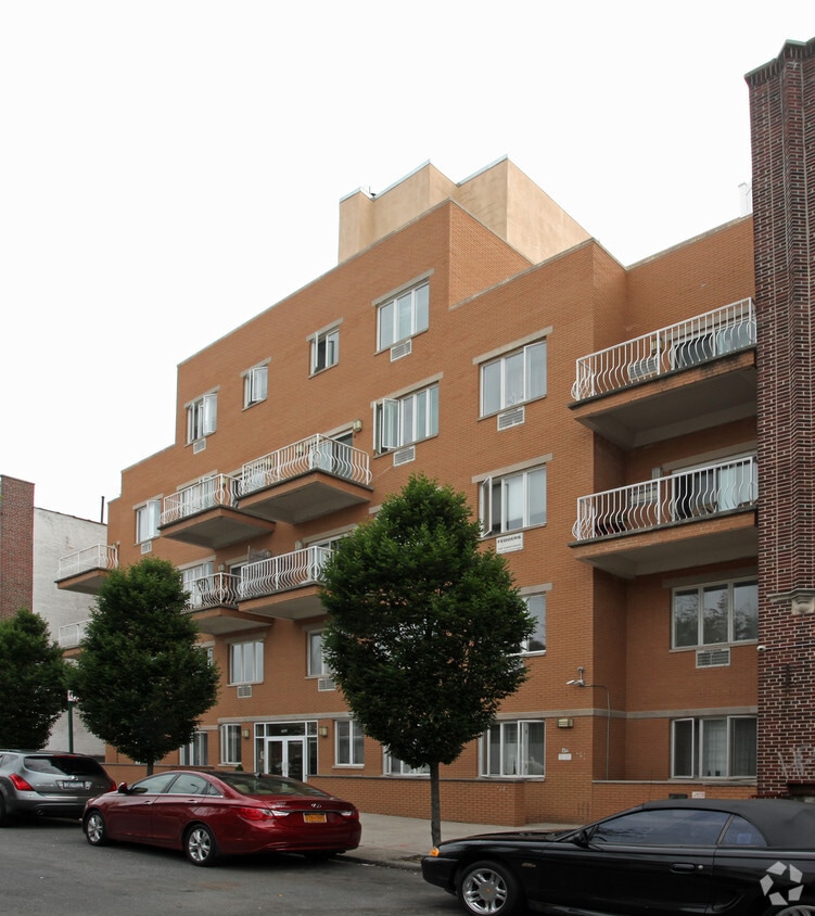 Primary Photo - 1569 W 7th St