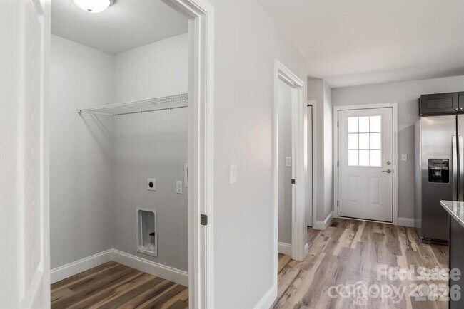 Foto del edificio - 275 Quinn Hill Ln