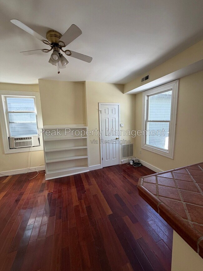 Foto del edificio - 3120 Parkwood Ave