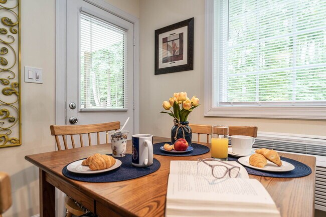 Foto del edificio - 1302 Ed Cook Rd