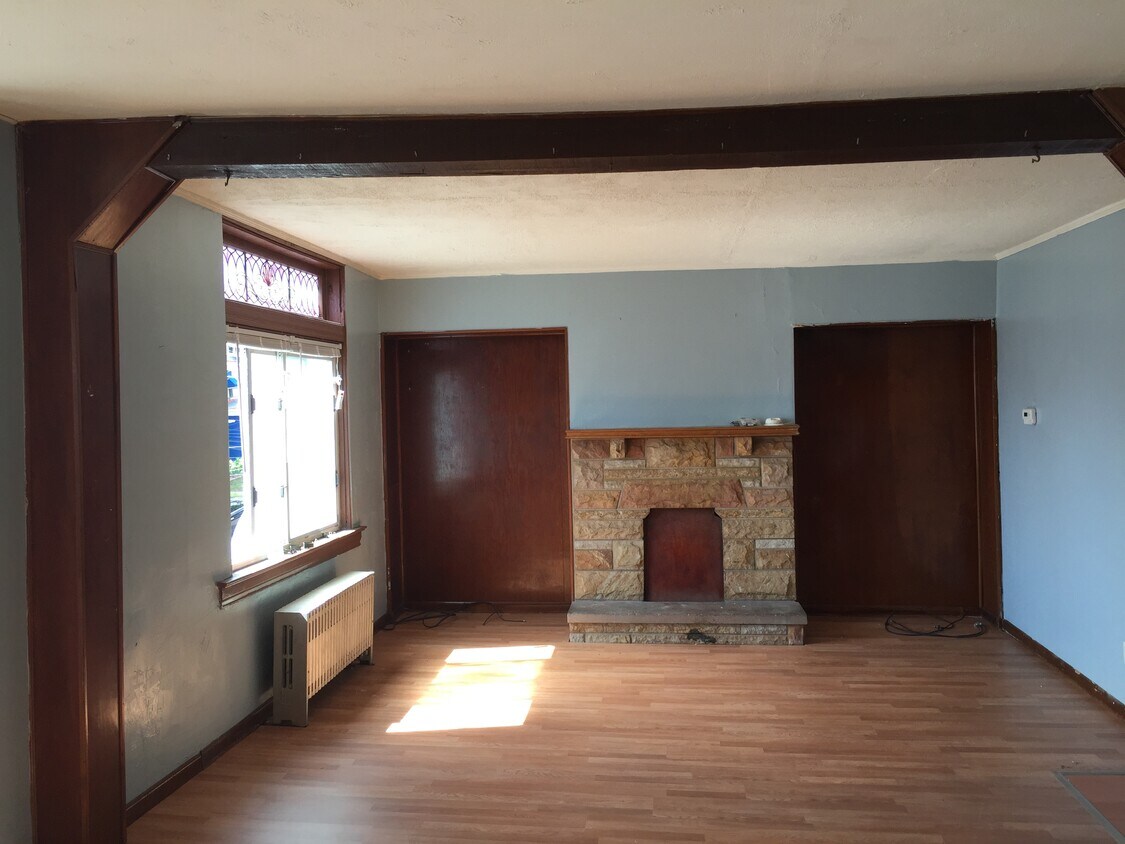 Primary Photo - 1421 Alton St