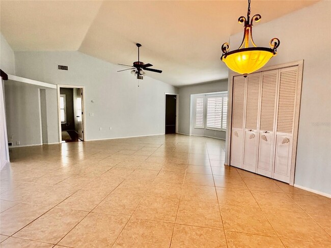 Building Photo - 3601 Garden Lakes Clenet