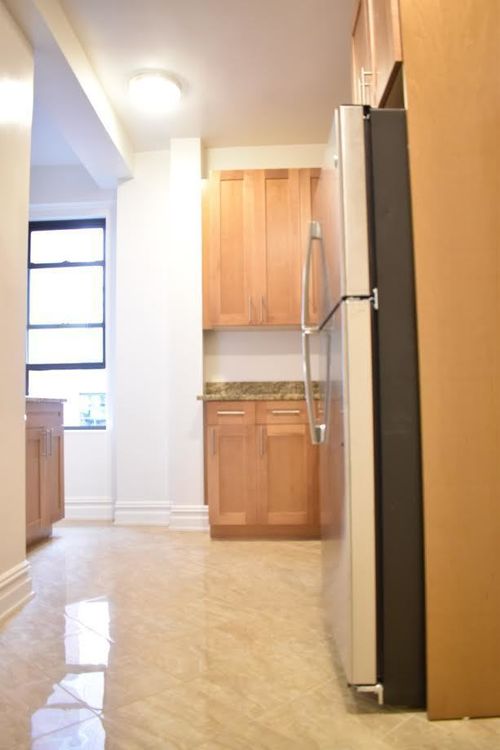Building Photo - 225 W 106th St