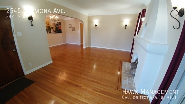 Building Photo - 2545 Carmona Ave